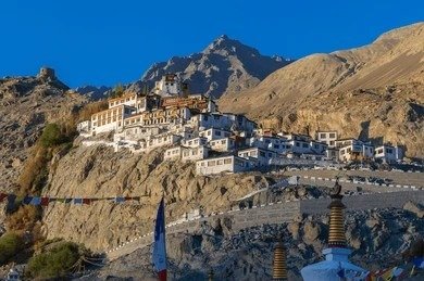 WATCH TOWER (PIU-CHAN NUBRA)