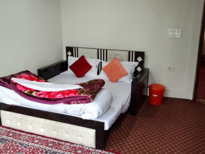 Double Bedroom with shared washroom